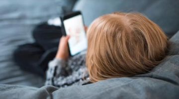 3 نصائح لتقليل وقت استخدام الأطفال للشاشات 3 نصائح لتقليل وقت استخدام الأطفال للشاشات