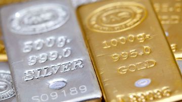 ارتفاع قياسي للذهب والفضة وسط مخاوف من تعرفات أميركية جديدة ارتفاع قياسي للذهب والفضة وسط مخاوف من تعرفات أميركية جديدة