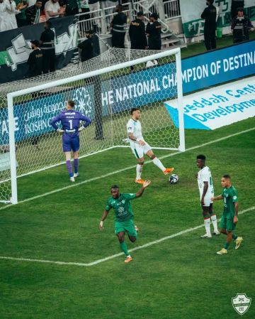 الأهلي يواصل مطاردة الهلال برباعية في الاتفاق