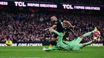 مانشستر يونايتد يُسقط أرسنال المتصدر في عقر داره 3-2