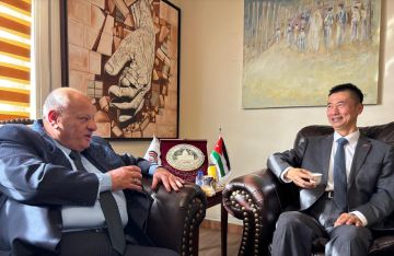 سماوي والسفير الصيني يبحثان سبل تطوير الروابط الثقافية بين المهرجان والصين