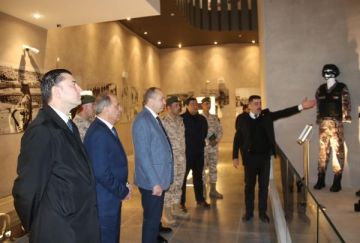 وزير الرياضة والشباب السوري يزور صرح الشهيد في عمان