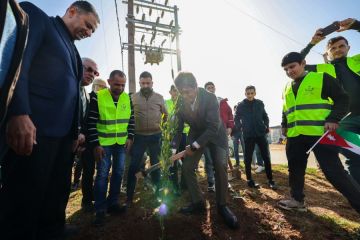 وزيرا الشباب والإدارة المحلية يشاركان في غرس 6 آلاف شجرة بالرمثا وزيرا الشباب والإدارة المحلية يشاركان في غرس 6 آلاف شجرة بالرمثا