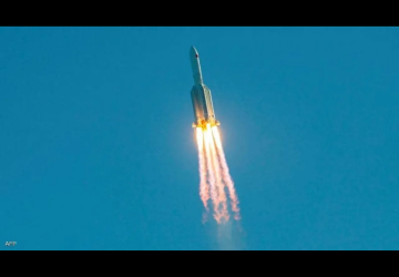 صاروخ صيني ضخم يقترب من الأرض.. والحكومة البريطانية تستعد للأسوأ