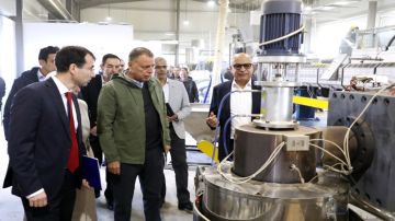 وزير الداخلية وسفير الاتحاد الأوروبي يتفقدان مصنعا في دير علا وزير الداخلية وسفير الاتحاد الأوروبي يتفقدان مصنعا في دير علا