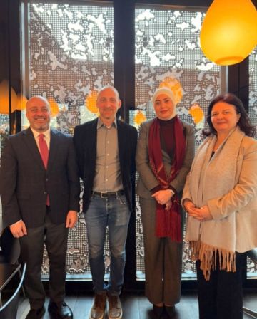 وزيرة التنمية والرئيس التنفيذي لمؤسسة فان لير يبحثان التعاون بخدمات الرعاية وزيرة التنمية والرئيس التنفيذي لمؤسسة فان لير يبحثان التعاون بخدمات الرعاية