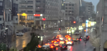 هطول زخات ثلجية .. تعمق المنخفض الجوي وتحذيرات من خطر السيول وشدة الرياح