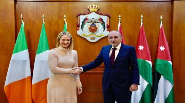 وزير الخارجية يجري مباحثات موسعة مع نظيرته الإيرلندية