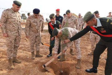 القوات المسلحة الأردنية تحتفل بيوم الشجرة القوات المسلحة الأردنية تحتفل بيوم الشجرة