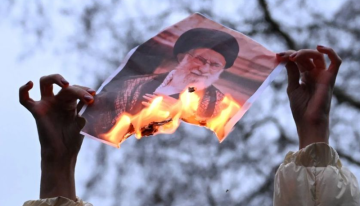 ترمب يقول إنه والجيش الأميركي يدرسان خيارات قوية بشأن إيران ترمب يقول إنه والجيش الأميركي يدرسان خيارات قوية بشأن إيران