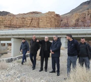 وزير الأشغال يتفقد جسور البحر الميت ويوجه بتعزيز حمايات مخارج جسري زرقاء ماعين وشقيق بشكل جذري عقب السيول وزير الأشغال يتفقد جسور البحر الميت ويوجه بتعزيز حمايات مخارج جسري زرقاء ماعين وشقيق بشكل جذري عقب السيول