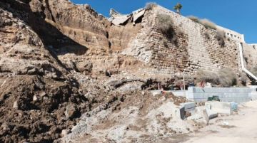 الأشغال العامة والسياحة تباشران تدعيما مؤقتا لجدار البركة الأثري في الكرك بعد تضرره بالأمطار