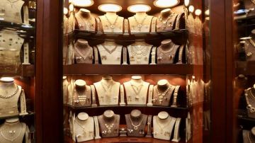 أسعار الذهب محليا تسجل مستوى قياسيا جديدا أسعار الذهب محليا تسجل مستوى قياسيا جديدا