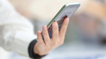 خلل في آيفون يتسبب في تأخر المستخدمين عن أعمالهم