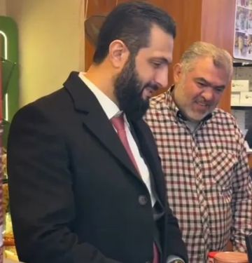 بالفيديو .. أحمد الشرع يزور أحد المحال التجارية بشارع المزة بعد شائعة تعرضه لحادث أمني