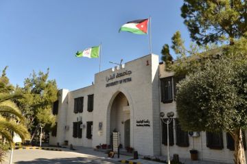 تحويل الدوام إلى التعليم عن بعد وتأجيل الامتحانات في جامعة البترا تحويل الدوام إلى التعليم عن بعد وتأجيل الامتحانات في جامعة البترا
