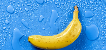 ماذا يحدث لمستويات البوتاسيوم والإلكتروليتات في جسمك عند شرب ماء الموز؟