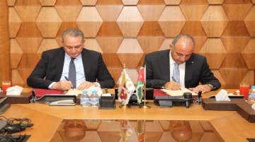 وزارة البيئة وأمانة عمان توقعان اتفاقية توفير حاويات معلقة في الأماكن العامة