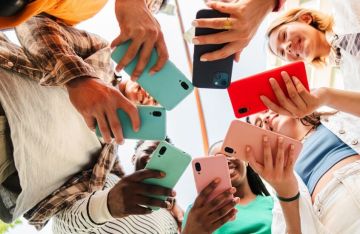 وسائل التواصل بين الإفراط والامتناع.. ما هو الحد الآمن للمراهقين؟