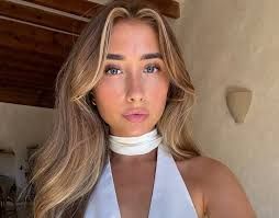 استأجر مطعما بكامله لأجلها ثم توجها إلى الفندق.. الكشف عن فنان عالمي غازل سرا نجمة شهيرة