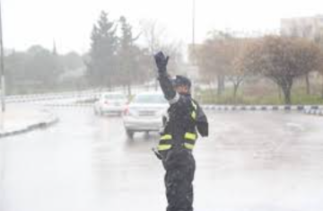 الأمن يحذر من المنخفض الجوي المتوقع في اليومين القادمين ويدعو للابتعاد عن الأودية ومجاري السيول الأمن يحذر من المنخفض الجوي المتوقع في اليومين القادمين ويدعو للابتعاد عن الأودية ومجاري السيول