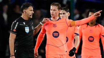 متغطرس .. دي يونغ يشن هجوما على حكم مباراة برشلونة وسوسيداد متغطرس .. دي يونغ يشن هجوما على حكم مباراة برشلونة وسوسيداد