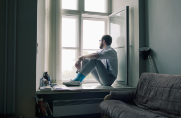 أبرز أسباب استمرار العزوبية وتأثيرها النفسي على الشباب