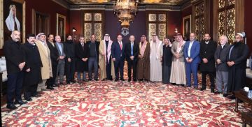 العيسوي ينقل تمنيات الملك وولي العهد بالشفاء العاجل لرئيس الوزراء الأسبق أحمد عبيدات العيسوي ينقل تمنيات الملك وولي العهد بالشفاء العاجل لرئيس الوزراء الأسبق أحمد عبيدات