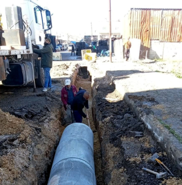 بلدية إربد تواصل صيانة شبكات تصريف مياه الأمطار