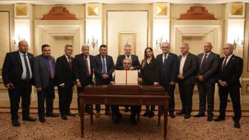 اللجنة الوطنية لإدارة غزة تبدأ أعمالها برئاسة علي شعث اللجنة الوطنية لإدارة غزة تبدأ أعمالها برئاسة علي شعث