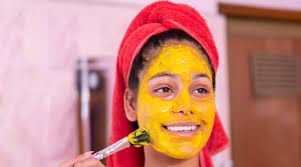 ماسك الكركم للوجه: إشراقة طبيعية وتوازن للبشرة