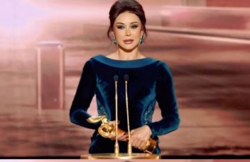 كاريس بشار تخطف الأضواء بعد لحظة عفوية مع باريش أردوتش في جوي أووردز - (فيديو)