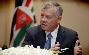 ملك الأردن يستقبل رئيس الوزراء القطري في العاصمة الأردنية عمان ملك الأردن يستقبل رئيس الوزراء القطري في العاصمة الأردنية عمان