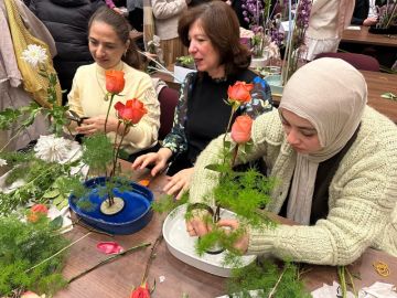 ورشة حول فن تنسيق الزهور إيكيبانا الياباني