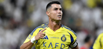 نجم الأهلي السعودي يوجه رسالة إلى رونالدو نجم الأهلي السعودي يوجه رسالة إلى رونالدو