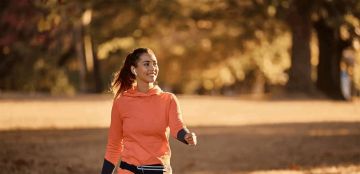 كيف يحسن المشي مع الموسيقى المزاج والتركيز؟