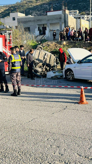 بالصور .. إصابات بحادث مروع على طريق الشونه الشمالية