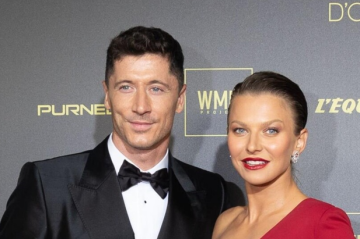 زوجة ليفاندوفسكي تثير الجدل حول مستقبله مع برشلونة