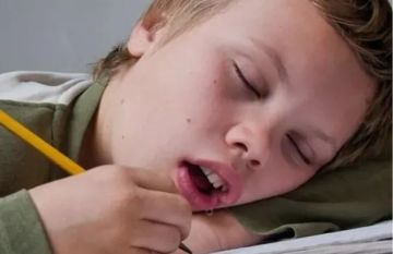 لماذا يسيل لعابك أثناء النوم؟ لماذا يسيل لعابك أثناء النوم؟