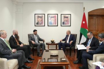 وزير الخارجية يستقبل عضوا في مجلس الشيوخ الأميركي