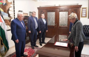 إصابة سفيرة فلسطين بطهران بعد هجوم محتجين على مقر إقامتها إصابة سفيرة فلسطين بطهران بعد هجوم محتجين على مقر إقامتها