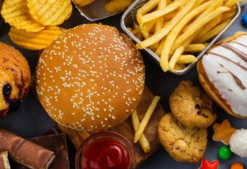 أطعمة تزيد من خطر الإصابة بالسرطان بعد سن الخمسين .. ما هي؟