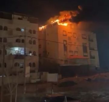 اخماد حريق شب بـروف عمارة في أبو نصير