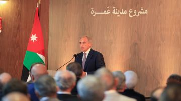 رئيس الوزراء يفتتح الجلسات الحوارية المتخصصة حول مشروع مدينة عمرة رئيس الوزراء يفتتح الجلسات الحوارية المتخصصة حول مشروع مدينة عمرة