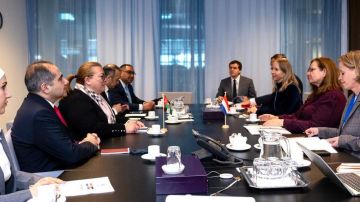 الأردن يواصل جولته الأوروبية في هولندا لتعزيز التعاون الاستثماري مع الاتحاد الأوروبي الأردن يواصل جولته الأوروبية في هولندا لتعزيز التعاون الاستثماري مع الاتحاد الأوروبي