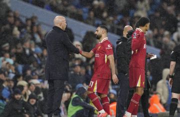 هل حاول سلوت توجيه رسالة إلى محمد صلاح بشكل غير مباشر؟