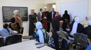 وزيرة التنمية الاجتماعية تتفقد محافظة الطفيلة وتطلق مساعدات وخطط دعم للأسر والمشاريع الإنتاجية وزيرة التنمية الاجتماعية تتفقد محافظة الطفيلة وتطلق مساعدات وخطط دعم للأسر والمشاريع الإنتاجية