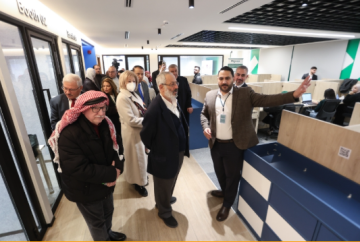 أعيان يطلعون على تجربة منصة ماركا في دعم التحول الرقمي