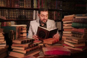 توقيف الروائي أيمن العتوم على خلفية قضايا إلكترونية والنائب الروابدة ينتقد طريقة اعتقاله عاجل