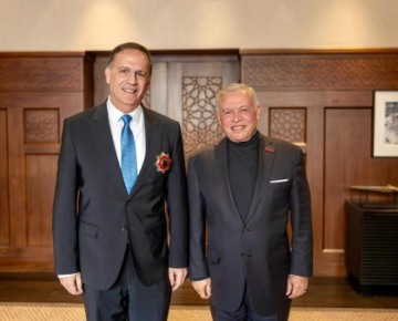 الملك ينعم على الدكتور فراج بوسام الملك عبدالله الثاني للتميز